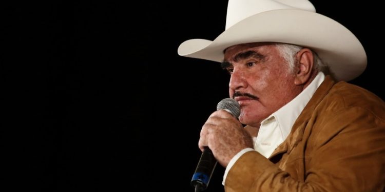 Según informe médico la salud de Vicente Fernández presenta una leve mejoría