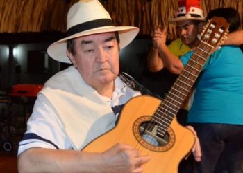 Joaquín Bedoya aprendió a tocar guitarra a escondidas de su hermano