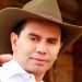 Jhonny Rivera invitó a “Pistolita” al escenario para homenajear a Darío Gómez