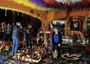 Curioso altar que le hicieron a Vicente para celebrar el Día de Muertos en México