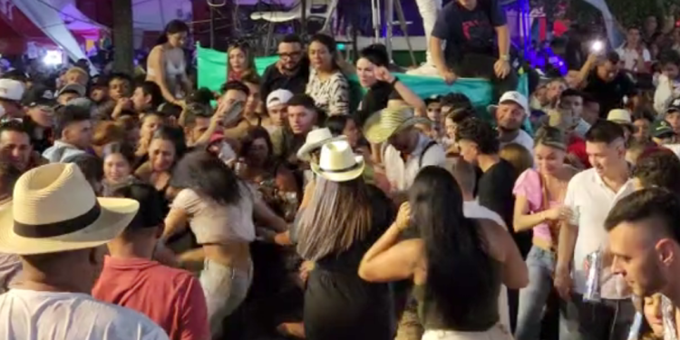 Siete heridos dejó pelea en pleno concierto del Charrito Negro en Cocorná