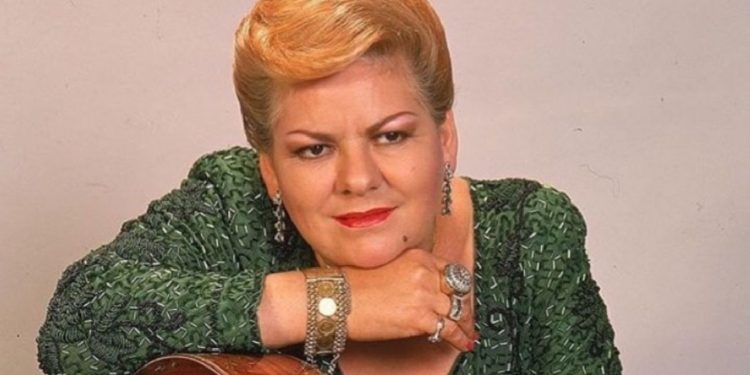 Paquita la del Barrio fue hospitalizada de urgencia