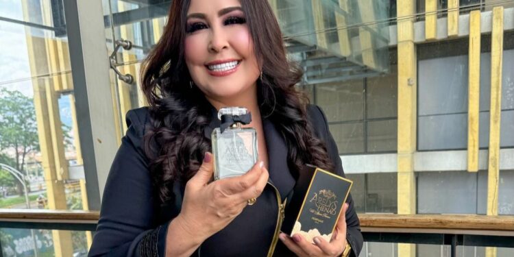 Arelys Henao Lanza Su Fragancia “Amor Nuevo”: Un Tributo a la Fuerza y Elegancia Femenina